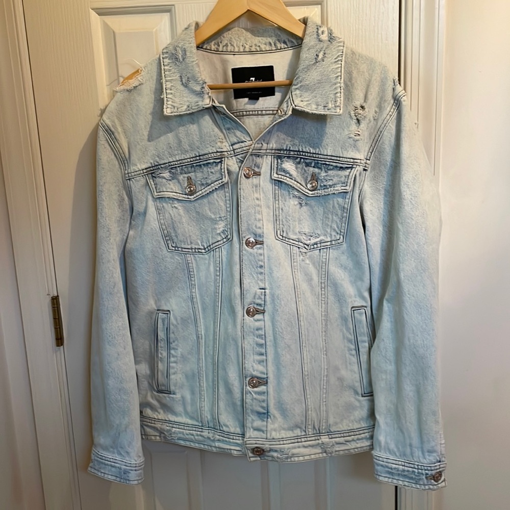 7 For All Mankind women’s Easy Trucker denim jacket. Size XL. Acid washed blue.